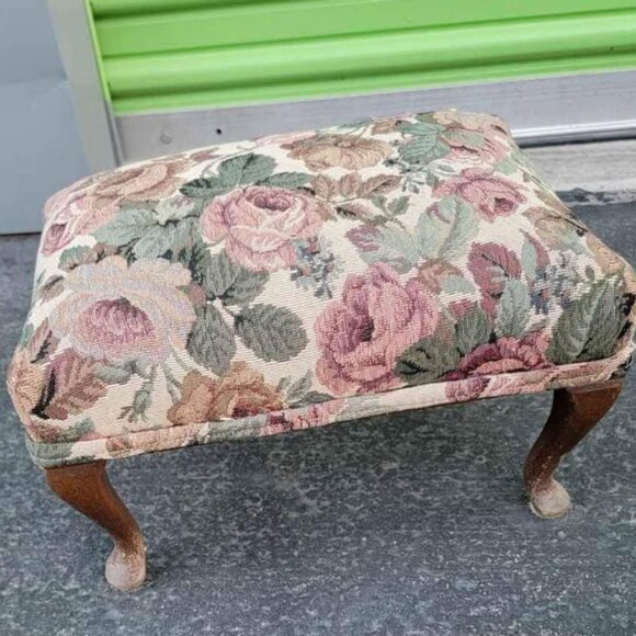Vintage floral rose tapestry footstool - Picture 1 of 2